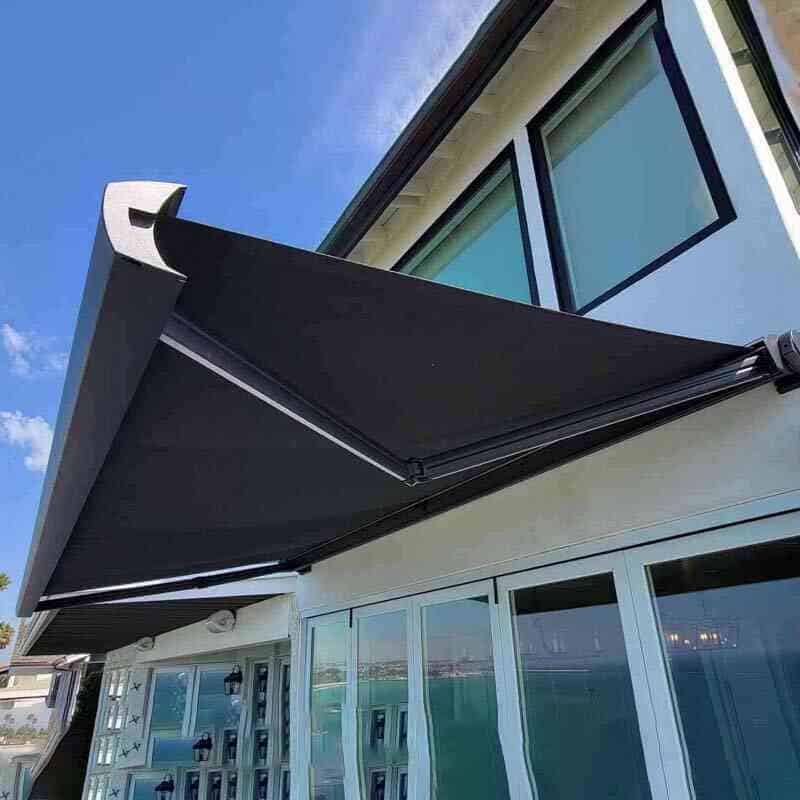 DOMINA RETRACTABLE AWNING